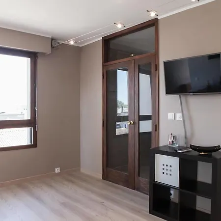 Apartment Rue Frere